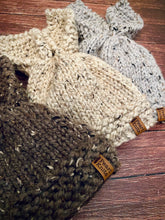 Load image into Gallery viewer, Canmore Bunny Toque