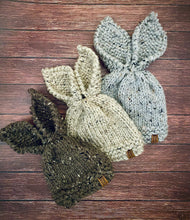 Load image into Gallery viewer, Canmore Bunny Toque